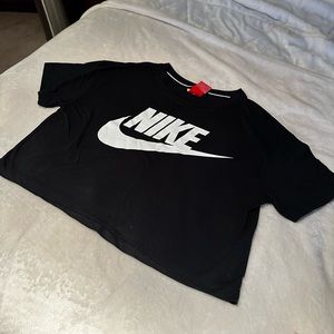 NIKE CROP TOP